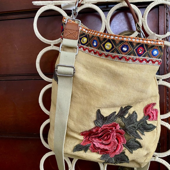 Floral Embroidered Beige Crossbody bag - Picture 4 of 9
